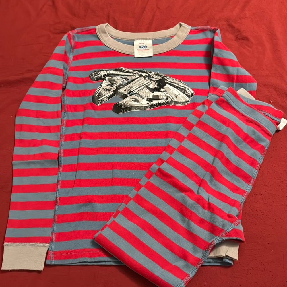 Hanna Andersson Star Wars pajamas
Size 140
(10)